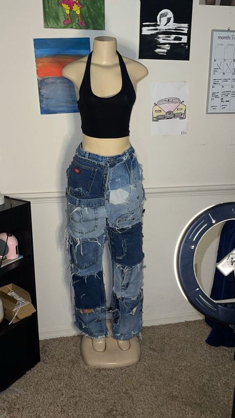 Custom Jeans Outfit, Blue Jean Top Outfits, Custom Clothes Ideas, Jeans Design Ideas, Pants Upcycle, Diy Clothing Ideas, Diy Jeans Refashion, Costume Jeans, Jean Custom