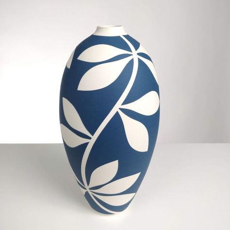 Pottery Painting Ideas Geometric, Ceramic Vase Painting Ideas Patterns, Pottery Painting Designs Vase, Vase Painting Ideas Pottery, Vase Design Painted, Ceramic Art Painting Ideas, Flower Vase Design, Colorful Pottery, Diy Pottery Painting