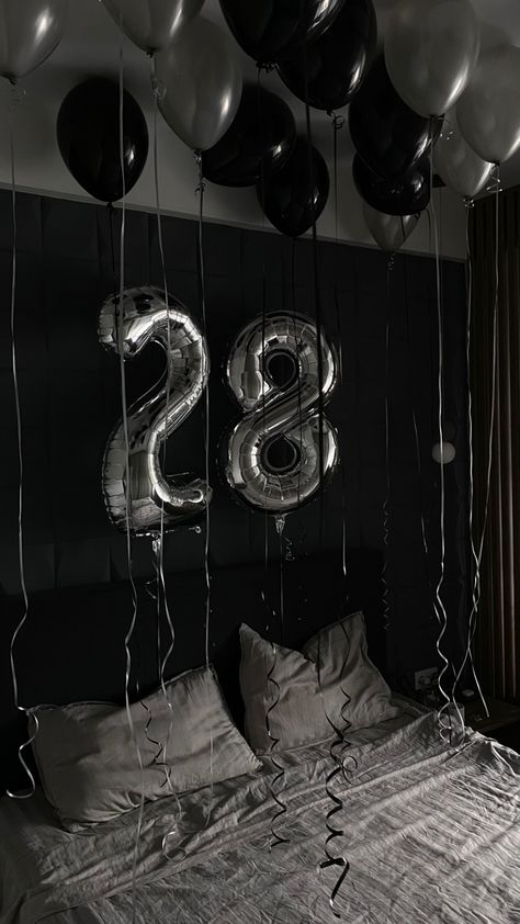 Bed Decoration For Birthday, Guy Birthday Room Decoration, 28 Birthday Balloons, 28 Birthday For Him, Baloons Idea, 28 Birthday Decorations, Dark Romantic Bedroom Ideas, Husband Gifts Diy, Birthday Decor For Him