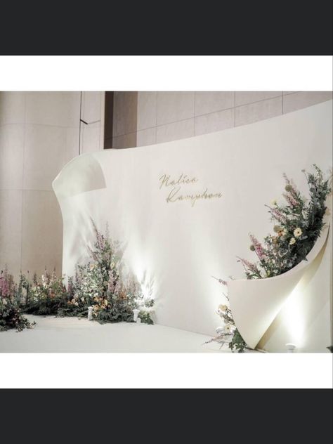 Indoor Wedding Decorations, Wedding Stage Backdrop, Minimalist Wedding Decor, Wedding Entrance Decor, Wedding Stage Design, Dream Wedding Decorations, Wedding Planning Decor, Wedding Backdrop Design, Wedding Backdrop Decorations