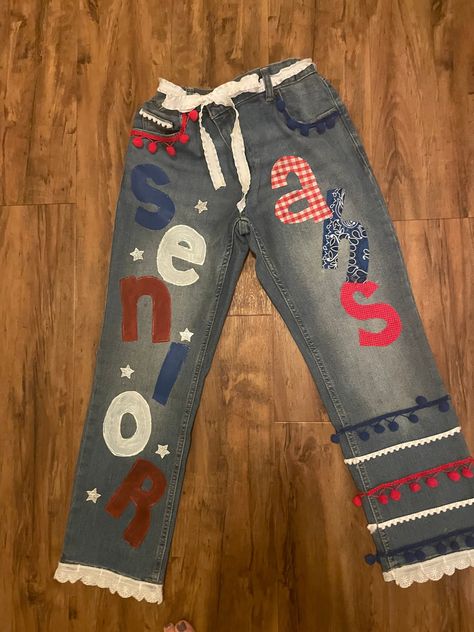 School Spirit Overalls Homecoming, Spirit Jeans Ideas Cheer, Senior Jean Ideas Painted, Diy Spirit Jeans, Spirit Jeans Homecoming Senior, Homecoming Pants Decorated, Spirit Week Jeans, Homecoming Jeans Decorated, Spirit Jeans Homecoming