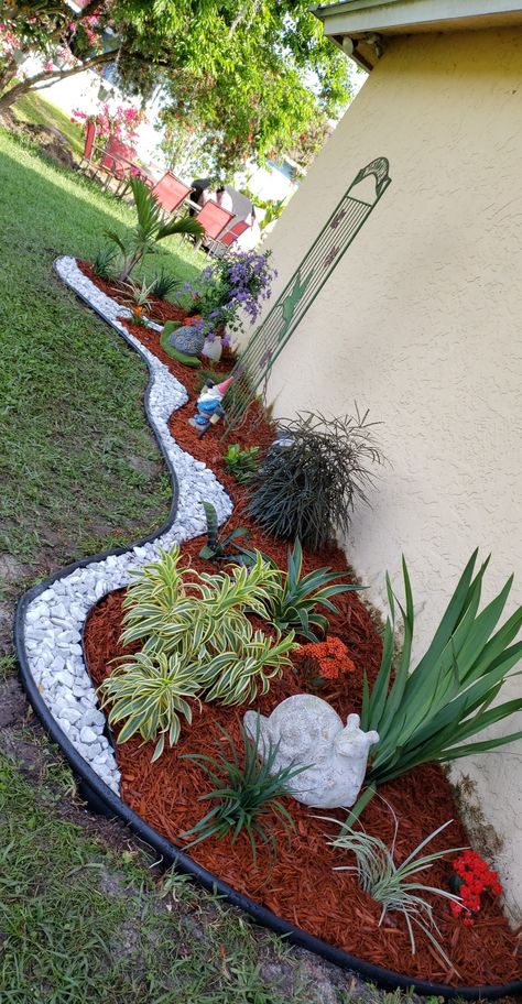 Pebble Landscaping, Landscaping Florida, Side Yard Landscaping, Small Front Yard Landscaping, Front Garden Landscape, Rock Garden Design, Flower Tower, Front Yard Garden Design, Easy Landscaping