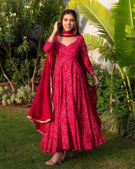 Price:- 950/- free shipping Design number 050 Red Rayon Bandhani Suit Set 💘💘💘 Here's presenting you a perfect pretty fit for A Beautiful Traditional Look a solid suit with Golden Lace and traditional attire that get you a simple n elegant look 💓💓💓 The Golden Lace has a perfect and elegant vibe😍💘💘💘 Material:- Rayon *Gown+Dupatta* 💓✨ Measurement:- Length 52" Sleeves 22" Flare 3.5 Mtrs Dupatta 2 mrts *Red Rayon Bandhani Suit Set* Size :- M-38 L-40 XL-42 XXL-44 Weight:- 650 Gm New Pattern Anarkali Dress, Anarkali Suit For Diwali, Red Suit Anarkali, Indian Suit Sleeves Design, Red Umbrella Kurti Design, Diwali Anarkali Outfits, Bandhani Print Suit, Lehariya Kurti Designs Latest, Anarkali Suits Designer Simple