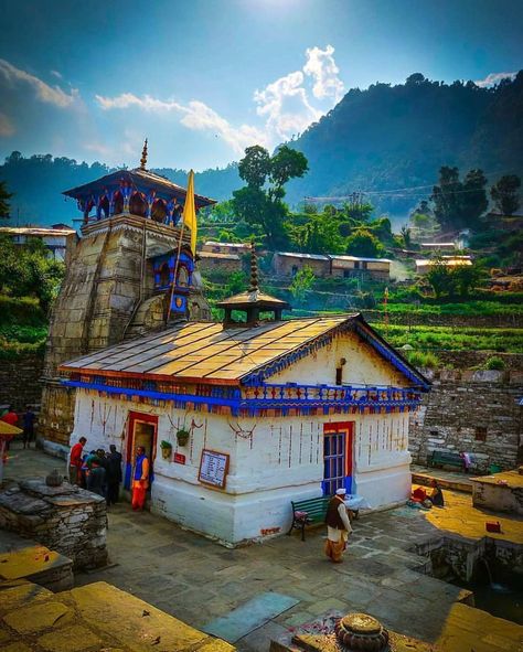 🕉Triyuginarayan Temple 🕉 . . Triyuginarayan Temple  located in the Triyuginarayan village in Rudraprayag district, Uttarakhand. The ancient temple is dedicated to god Vishnu. Its fame is credited to the legend of god Shiva’s marriage to goddess Parvati witnessed by Vishnu at this venue and is thus a popular pilgrimage centre.A special feature of this temple is a perpetual fire, that burns in front of the temple. The flame is believed to burn from the times of the divine marriage.Thus, the temp Uttarakhand Temple, Devi Parvati, Famous Saints, Goddess Parvati, Indian Temple Architecture, Ancient Temple, Worship The Lord, Temple Architecture, Temple Wedding