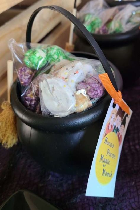 Check out this fun Hocus Pocus Halloween party! The cauldron party favors full of goodies are delightful!! See more party ideas and share yours at CatchMyParty.com #catchmyparty #partyideas #hocuspocus #hocuspocusparty #halloween #halloweenparty #witches #witch #halloweenpartyfavors Hocus Pocus Party Favors, Hocus Pocus Birthday Party, Hocus Pocus Party Ideas, Hocus Pocus Birthday, Hocus Pocus Halloween Party, Hocus Pocus Party Decoration, Backyard Halloween Party, Halloween Bingo Cards, Outdoor Halloween Parties