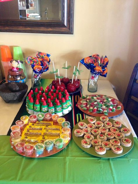 Chavo del 8 candy bar Mexican Graduation Party, Mexican Candy Bar, Mexican Dessert Table, Mexican Graduation, Mexican Theme Party Decorations, Mexican Baby Shower, Mexican Birthday Parties, Graduation Party Foods, Mexican Snacks