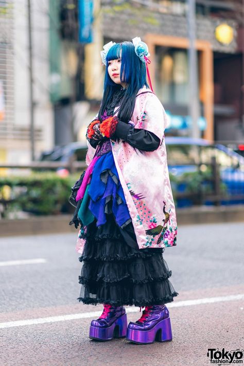 Miho Matsuda, Japanese Student, Black Lace Gloves, Harajuku Japan, Harajuku Fashion Street, Lace Corset Top, Tokyo Street Style, Harajuku Style, Tiered Ruffle Skirt