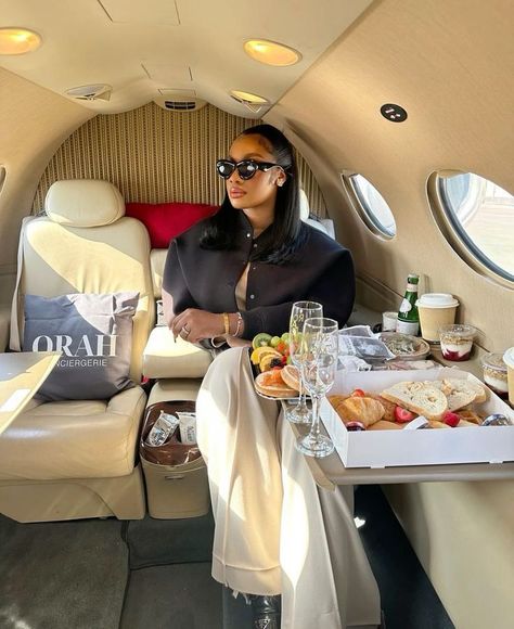 Private Jet Aesthetic, Jet Aesthetic, Sunglasses Classy, Casual Travel Outfit, Black Girls Luxury Lifestyle, Classy Lifestyle, Successful Woman, Luxury Lifestyle Girly, Staying Motivated