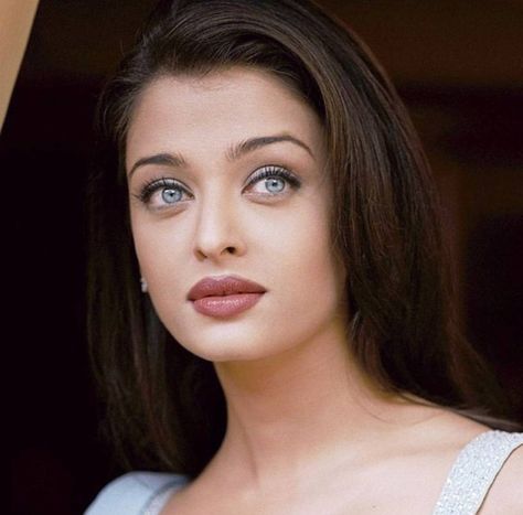 Those gorgeous eyes! Aishwarya Rai Photo, Aishwarya Rai Bachchan, Vintage Bollywood, Celebrity Design, Gorgeous Eyes, Aishwarya Rai, Bollywood Celebrities, India Beauty, Beautiful Eyes