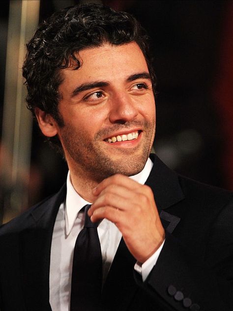 Oscar Isaac attends the "W.E." premiere at the Palazzo Del Cinema at the 68th Venice Film Festival in Venice, Italy. (September 1, 2011) Photo by Stefania D'Alessandro Oscar Isaac Smile, Oscar Isaac Pfp, Poe Dameron, Oscar Isaac, Moon Knight, Pedro Pascal, Pretty Men, Favorite Celebrities, Celebrity Crush