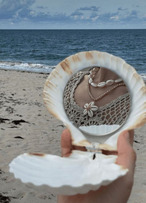 Diy Shell Crown, Sea Stuff, Ocean Girl, Desain Quilling, Diy Crown, Mermaid Aesthetic, Y2k Emo, Sea Witch, Seashell Crafts