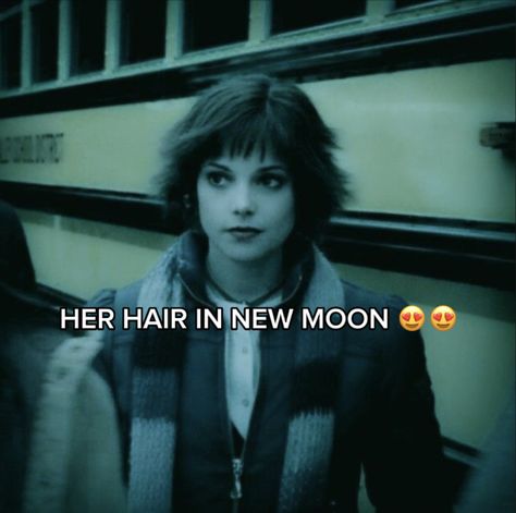 Team Alice Twilight, Twilight Icons Aesthetic, Alice Cullen Pfp, Alice Cullen Haircut, Alice Cullen Fanart, Alice Cullen Hair, Alice Cullen Outfits, Twilight Pfp, Alice Cullen Aesthetic