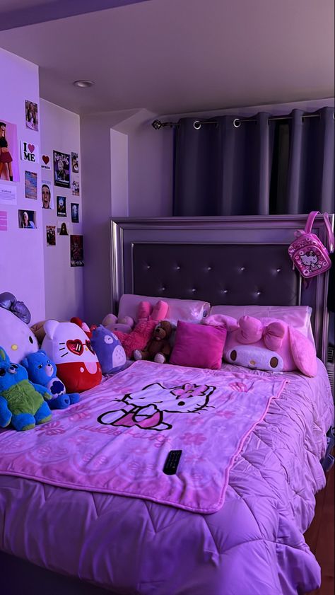 #hello kitty #bedroom #aestheticbedroom Boujee Apartment Bedroom, Boujee Apartment, Hello Kitty Room, Kitty Room, Hello Kitty Room Decor, Hello Kitty Bedroom, Room Organization Bedroom, Luxury Room, Luxury Room Bedroom