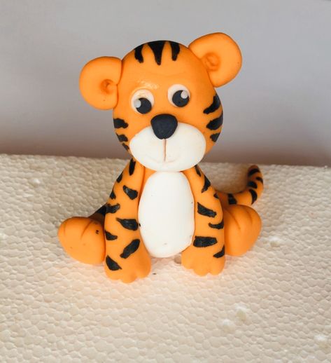 Fondant tiger Tiger Fondant Topper, Tiger Fondant, Tiger Cake Topper, Tiger Cake, Dance Cakes, Jungle Thema, Mini Torte, Tiger Birthday, Safari Cakes