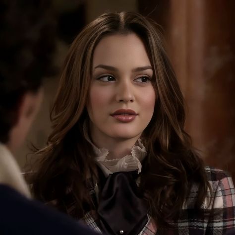 Blair Waldorf Fanart, Pretty Brunettes, Blair Waldorf Icon, Blair Waldorf Hair, Blair Waldorf Aesthetic, Gossip Girl Blair, Linda Blair, The Cw Shows, Pretty Brunette