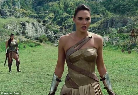 Preparing to fight: In the Buzzfeed clip debuted over the weekend, Gal Gadot, 32, gained i... Training Outfit, Gal Gabot, Gal Gardot, Wonder Woman Movie, Wonder Woman Cosplay, Wonder Woman Art, Gal Gadot Wonder Woman, Wonder Woman Costume, Training Clothes