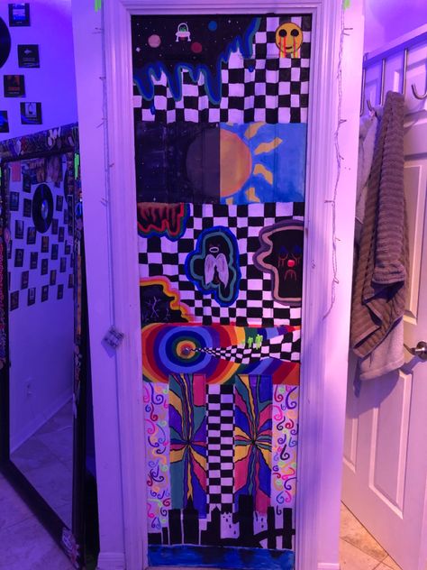 Trippy Door Painting Ideas, Painted Door Ideas Bedrooms, Cool Painted Doors, Door Painting Ideas Bedroom Boho, Trippy Door Painting, Cool Door Painting Ideas Bedroom, Cool Door Painting, Door Paint Design, Door Art Bedroom Paint