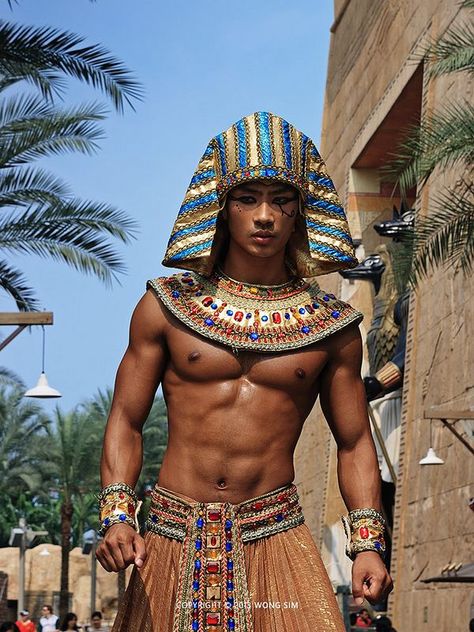 Faraon Love Shady, Faraón Love Shady, Egyptian Outfit, Egyptian Man, Egyptian Men, Ancient Egypt Fashion, Egyptian Makeup, Anime Egyptian, Egyptian Fashion