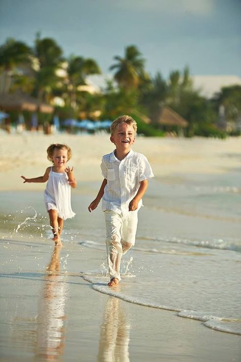 Beach Photography Family Poses, Brother Sister Beach Pictures, Siblings Beach Photoshoot, Kid Beach Pictures, Sibling Beach Pictures, Kids On The Beach, Beach Fotos, Beach Photoshoot Family, Sibling Photo Shoots