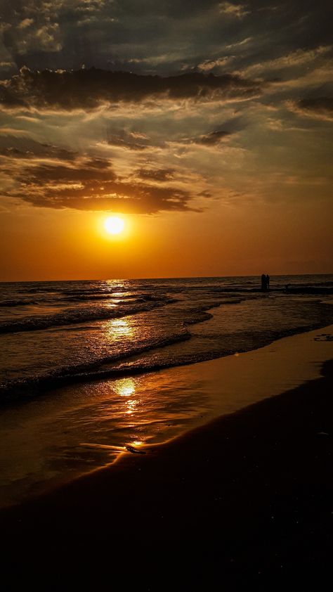 Sun Set On The Beach, Sun Set Aesthetic, Sun Set Photography, Sunset Scenery, Beach Sunset Wallpaper, Amazing Beaches, Sea Sunset, Beach Side, Coastal Life