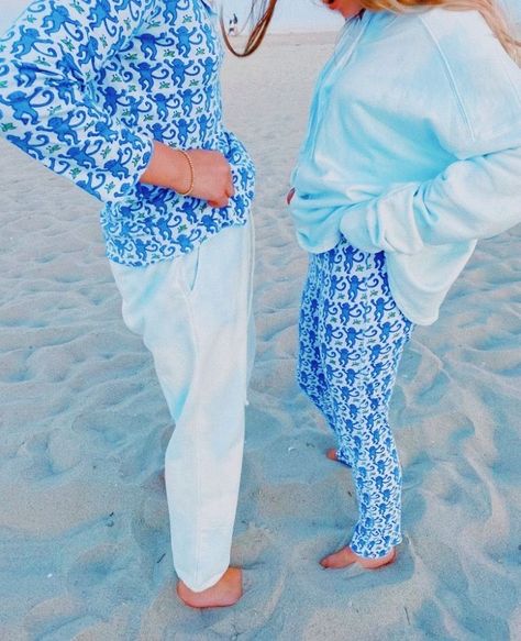 preppy aesthetic #preppy #beach #rollerrabbit #blue #sand #summer #outfit Roller Rabbit Pajamas, Matching Family Pjs, Preppy Closet, Baby And Dog, Preppy Vsco, Family Pjs, Preppy Beach, Preppy Girls, Preppy Summer Outfits