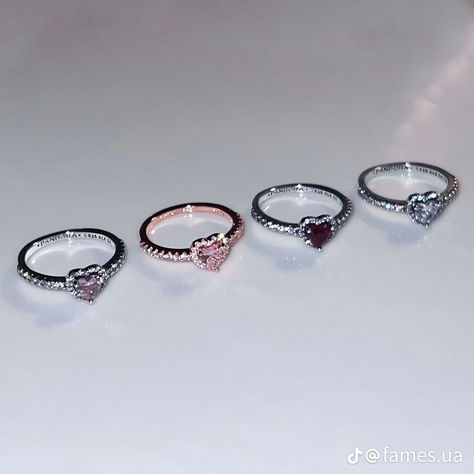 Promise Rings Pandora, My Love Photo, Pandora Bracelet Charms Ideas, Cute Promise Rings, Girly Bracelets, Pretty Jewelry Necklaces, Heart Hoop Earrings, Pandora Rings, Jewelry Accessories Ideas