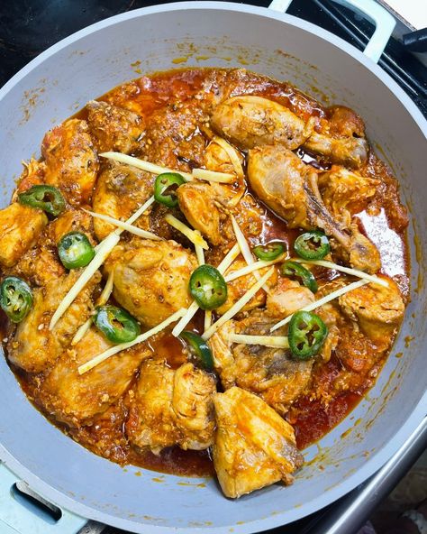 Peri Peri Chicken with Homemade Sauce (Piri Piri Sauce) - Stew with Saba Chicken Karai, Chicken Kadai Recipe, Chicken Karahi Recipe, Karahi Recipe, Pakistani Dishes, Chicken Karahi, Yummy Chicken Recipes, White Chicken, Chicken Curry