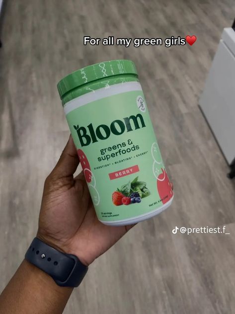 Bloom Drink, Curly Hair Accessories, Drink Aesthetic, Summer Scrapbook, Health Hygiene, Room Stuff, Bath And Body Care, Green Girl, All I Want For Christmas