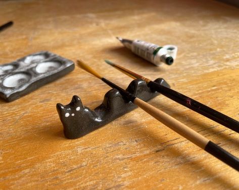 Art And Painting, Ceramic Brush, Brush Rest, Paint Brush Holders, Clay Keychain, Cat Ceramic, Rabbit Painting, Art Christmas Gifts, Black Kitty