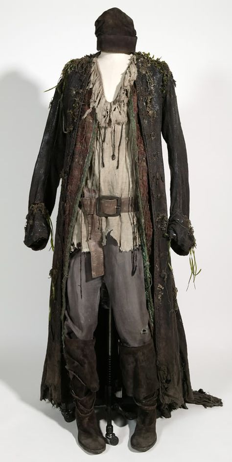 Pirate costuming. i think this is James Norrington's costume, i'm not sure Pirate Garb, Pirate Ideas, Peter And The Starcatcher, Pirate Costumes, Post Apocalyptic Fashion, Pirate Outfit, Pirate Fashion, Pirate Halloween, Apocalyptic Fashion