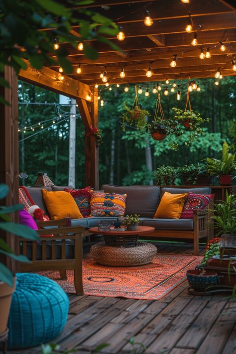 Hippie Garden Ideas, Colorful Cushions, Hippie Garden, Rustic Patio, Vintage Record Player, Bottle Garden, Pallet Garden, Backyard Retreat, Lounge Area