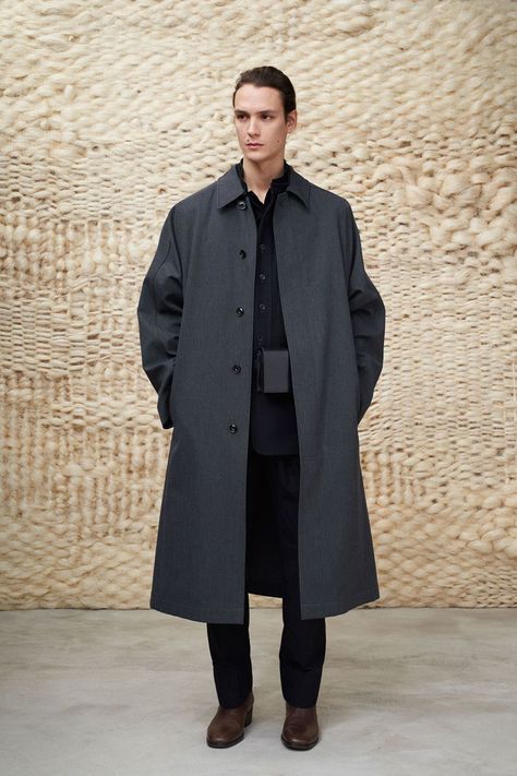 Lemaire Fall/Winter 2020 Collection Lookbook | HYPEBEAST Dapper Suits, Mens Style Guide, Mens Winter Fashion, Mens Fall, Menswear Collection, Fashion Show Collection, Mens Fashion Trends, Casual Streetwear, Vogue Paris