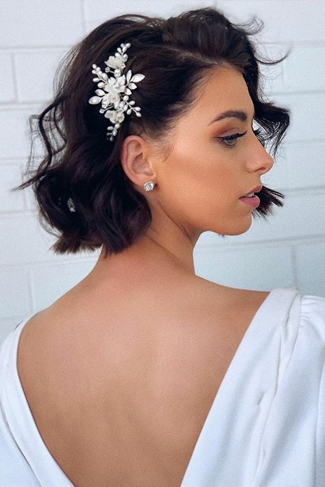 Short Bridal Hair, Bob Wedding Hairstyles, Wedding Hairstyle Ideas, Growing Out Hair, Hairstyles Hoco, Best Wedding Hairstyles, Indian Brides, Bridesmaid Hair Down, Bridesmaid Hair Short