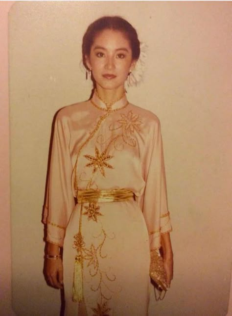 Qi Pao Traditional, Hong Kong Traditional Clothing, Vintage Ao Dai, 80s Hong Kong Fashion, Brigitte Lin, Traditional Asian Dress, Shanghai Tang, Old Shanghai, Qi Pao