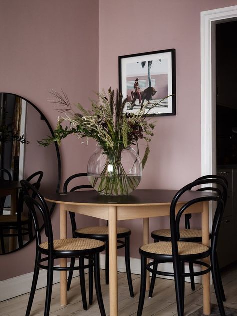 Using Treron, One Of The New 9 Farrow & Ball Colours, In My Home. — MELANIE LISSACK INTERIORS Pink Dining Rooms, Farrow Bal, Farrow & Ball, Pink Living Room, Pink Room, Pink Walls, Room Paint, Farrow Ball, Dining Room Design