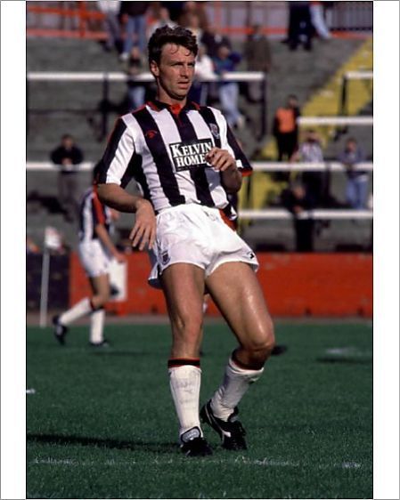 I know St Mirren fans who have great memories of Gunni Torfason. St Mirren, Paisley Scotland, Great Memories, Football Club, I Know, Sports Jersey, Football, American Football