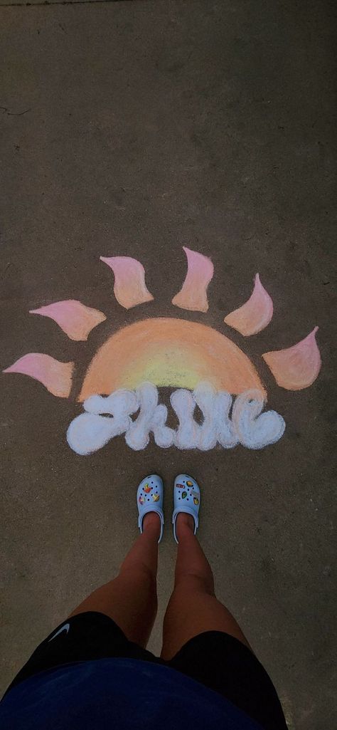 Chalk Asthetic, Sunset Chalk Art, Things To Make With Chalk, Summer Chalk Ideas, Cool Chalk Ideas, Cute Chalk Ideas, Chalk Ideas Easy, Cute Chalk Drawings, Chalk Drawings Sidewalk