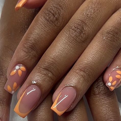 French Tips Natural Nails, Peach French Tip Nails, French Tips Natural, Peach Nails With Designs, Summer French Tips, Nails Bling, April Nails, Peach Nails, Tip Nails