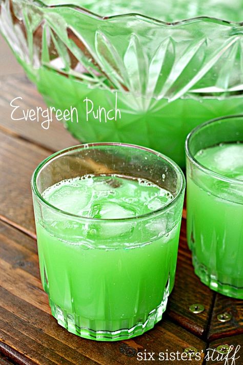 Evergreen Punch on SixSistersStuff.com | A party isn’t complete without a drink! This bright green punch is perfect for feeding a crowd and can be thrown together in a matter of minutes. The color is so fun for Halloween, Christmas or St. Patrick’s Day! Green Kool Aid Punch, Green Punch Recipes, Green Punch, Holiday Beverages, Party Punch Recipes, Special Drinks, Six Sisters Stuff, Punch Drinks, St Patricks Day Food