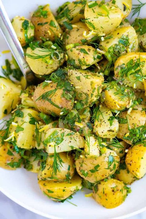 Easy Herb Potato Salad Herb Potato Salad, Potato Salad No Mayo, Herbed Potato Salad, Red Bliss Potatoes, Potato Salad Dressing, Red Potato Salad, Potato Salad Recipe Easy, Potato Salad With Egg, Easy Potato Salad