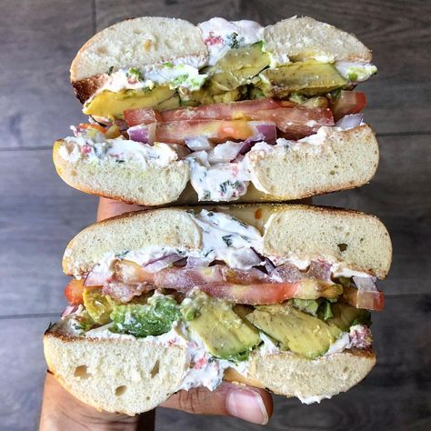 Loaded bagel sandwich from @seizethebagel - everything style with tomato, avocado, onion, and vegan bacon chive cream cheese 🔥 #vegan… Loaded Bagel, Breakfast Food Photography, Chive Cream Cheese, Cream Cheese Bagel, Vegan Bagel, Bagel Breakfast, Cheese Vegan, Tomato Avocado, Sandwich Bar