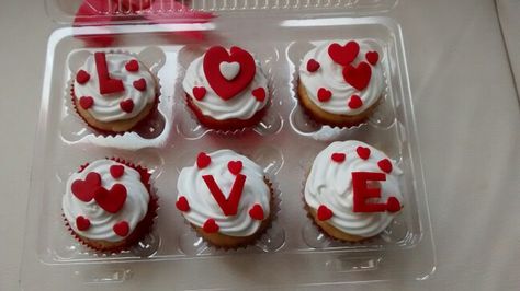 Valentine Package, Valentines Cakes And Cupcakes, Cupcakes San Valentin, Valentines Cakes, Cupcake Crafts, Cap Cake, Valentine Day Cupcakes, Cupcake Cake Designs, Valentines Gift Box