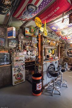 Inside the best man caves from around Australia Iconic Names, Garden Pub, Best Man Caves, Small Man Cave, Trailer House, Cave Bedroom, Haircut Selfie, Man Cave Shed, Man Garage