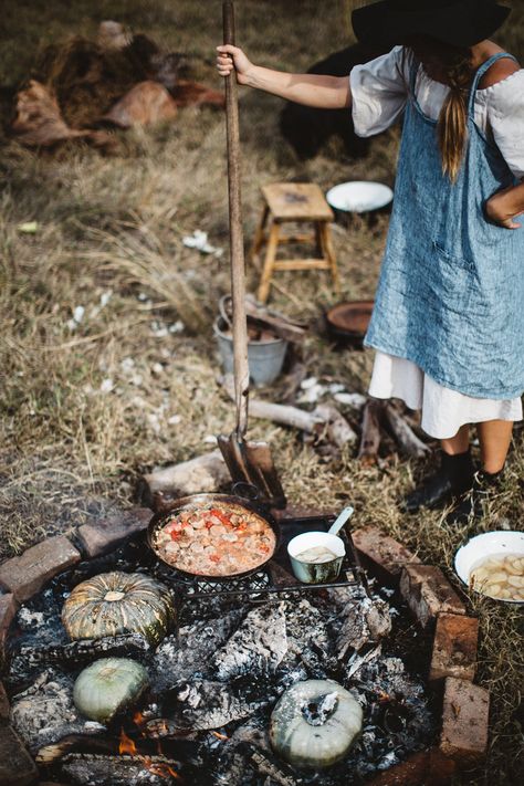 Outdoor Cooking Aesthetic, Live Fire Cooking, Cooking Over Open Fire, Family Barbecue Aesthetic, Cooking Outdoors Aesthetic, Keto Camping Food, Keto Camping, Boho Cabin, Cooking Over Fire