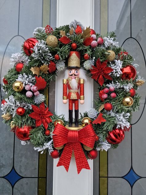 A Christmas door wreath with a Nutcracker and lots of red and gold Christmas Wreath Nutcracker, Diy Nutcracker Wreath, Nutcracker Ballet Wreath, Nutcracker Wreath Diy, Nutcracker Christmas Wreath, Nutcracker Wreath Ideas, Nutcracker Christmas Aesthetic, Nutcracker Crafts, Nutcracker Wreath