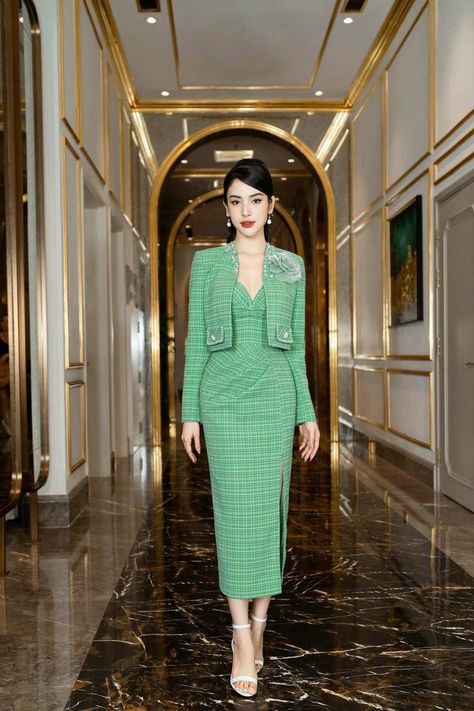 Corporate Woman, Classy Blouses, Corporate Women, Ethereal Dress, Green Tweed, Outfit Mujer, Tweed Dress, Glam Dresses, Fashion Logo