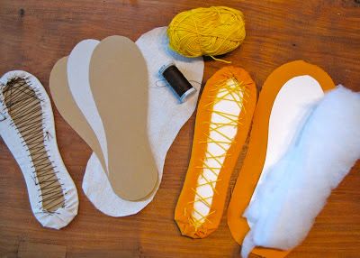 Of Dreams and Seams: Shoe Shortage! Making Soles for House Shoes Doll House Makeover Diy, House Shoes Pattern, Doll House Makeover, Homemade Shoes, Make Your Own Shoes, Asian Quilts, Dolls Shoes, Make Shoes, Making Dolls