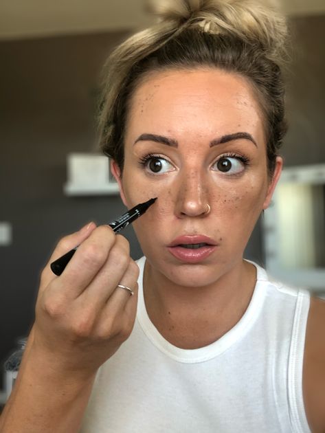 #fakefreckles #summermakeup #summerlook #freckles #realisticfakefreckles Fake Freckles Tutorial, Makeup With Eyeshadow, Burn Makeup, Freckles Makeup, Fake Freckles, Cute Eyeshadow Looks, Casual Makeup, Summer Makeup, Eyeshadow Looks