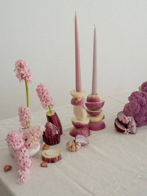 Fruit And Flowers Tablescape, Fruit Candle Holder, Soiree Ideas, Modern Surrealism, Trends 2025, Deco Originale, Table Scape, Table Set Up, Supper Club