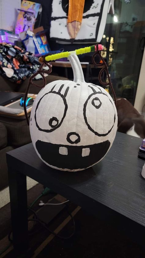 Fortnite Painted Pumpkins, Scary Painting Pumpkin Ideas, Designs To Paint On Pumpkins, Punkin Contest Ideas, Doodle Bob Pumpkin, Emo Pumpkin Painting, Pumpkin Painting Ideas Step By Step, Pumpkin Painting Ideas Funny Easy, Punking Painting Ideas Easy